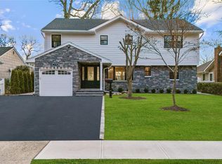 1574 Middle Neck Rd, Port Washington, NY 11050