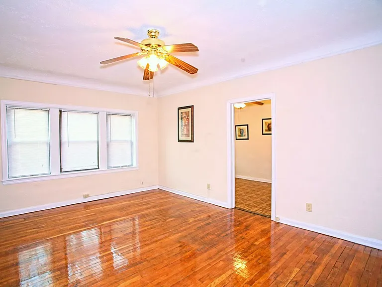 Lee-Yorkshire Apartments — Photo 18