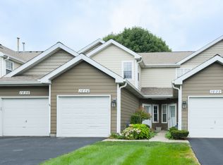 1604 Woodhaven Ct #B, Mundelein, IL 60060