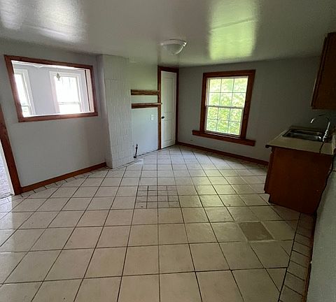 4th image of 112 Sherman St