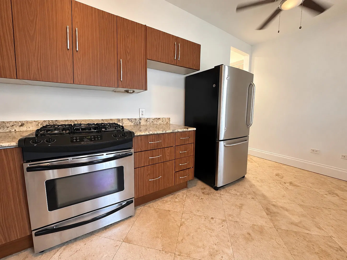 1 bed, 650 sqft, $2,350 — Photo 4