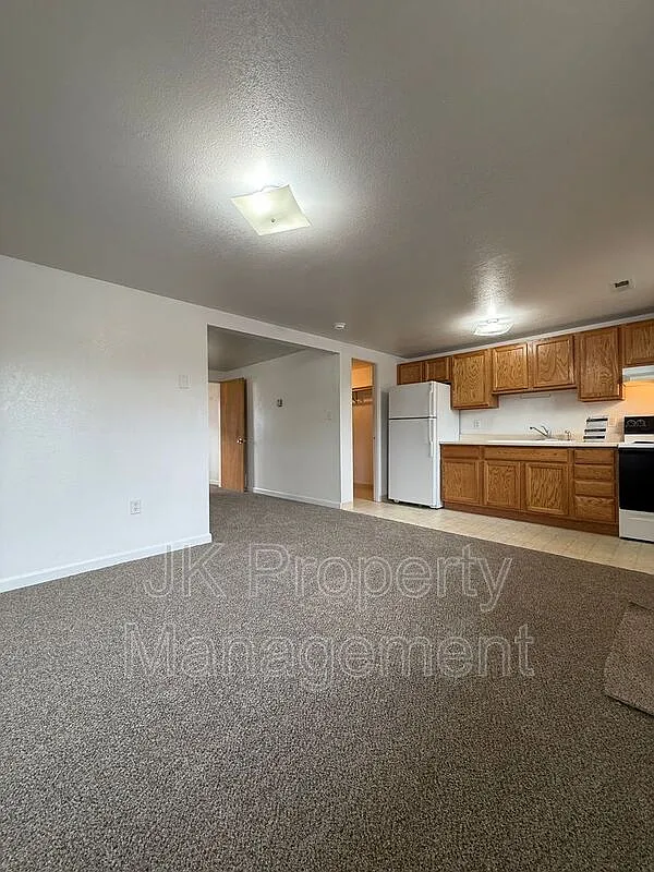 Building Photo - 4000 Ella Ave #3