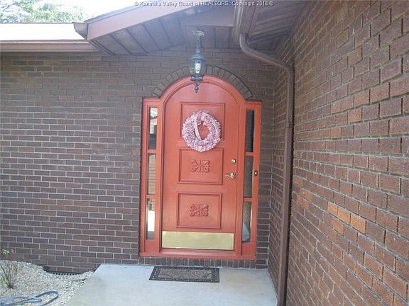 3rd image of 812 Grandview Dr