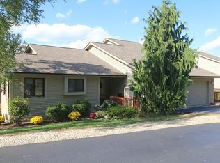 28 Miami Lakes Dr, Milford, OH 45150