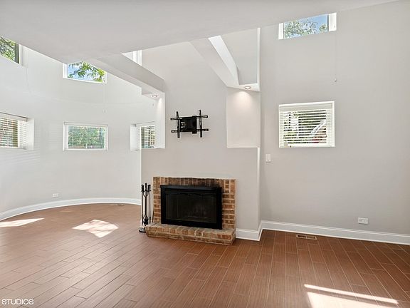 3rd image of 1034 W Armitage Ave #A