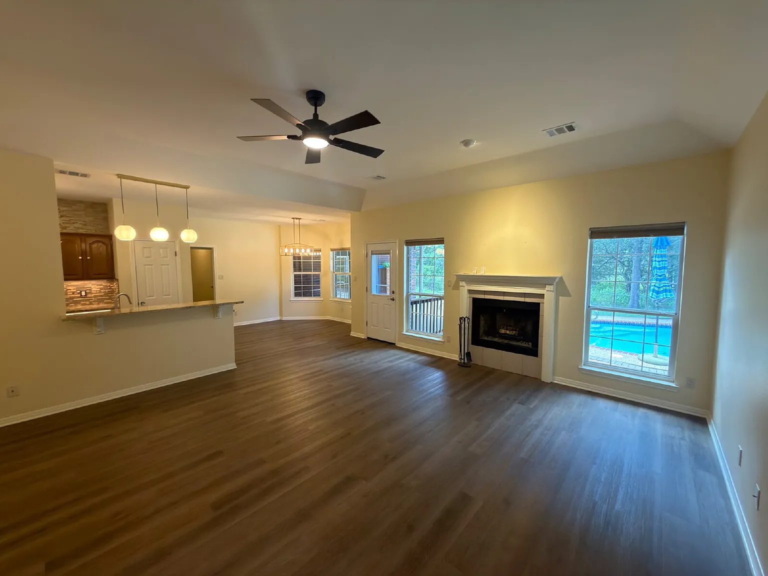 3 bed, 2.0 bath, 1805 sqft, $2,250 — Photo 4