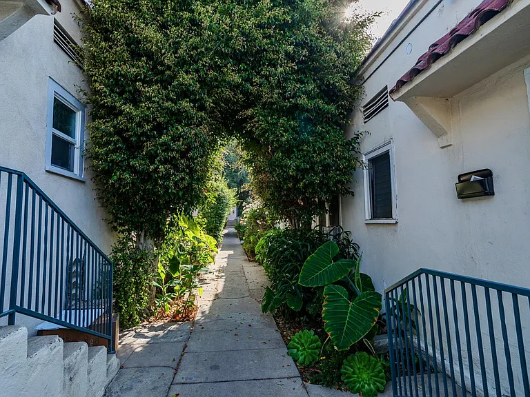 1410 Micheltorena St #1/4 — Photo 20