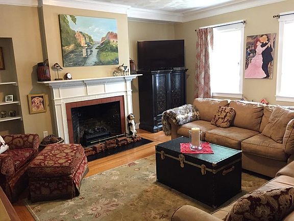 3rd image of 52 Essex St #1