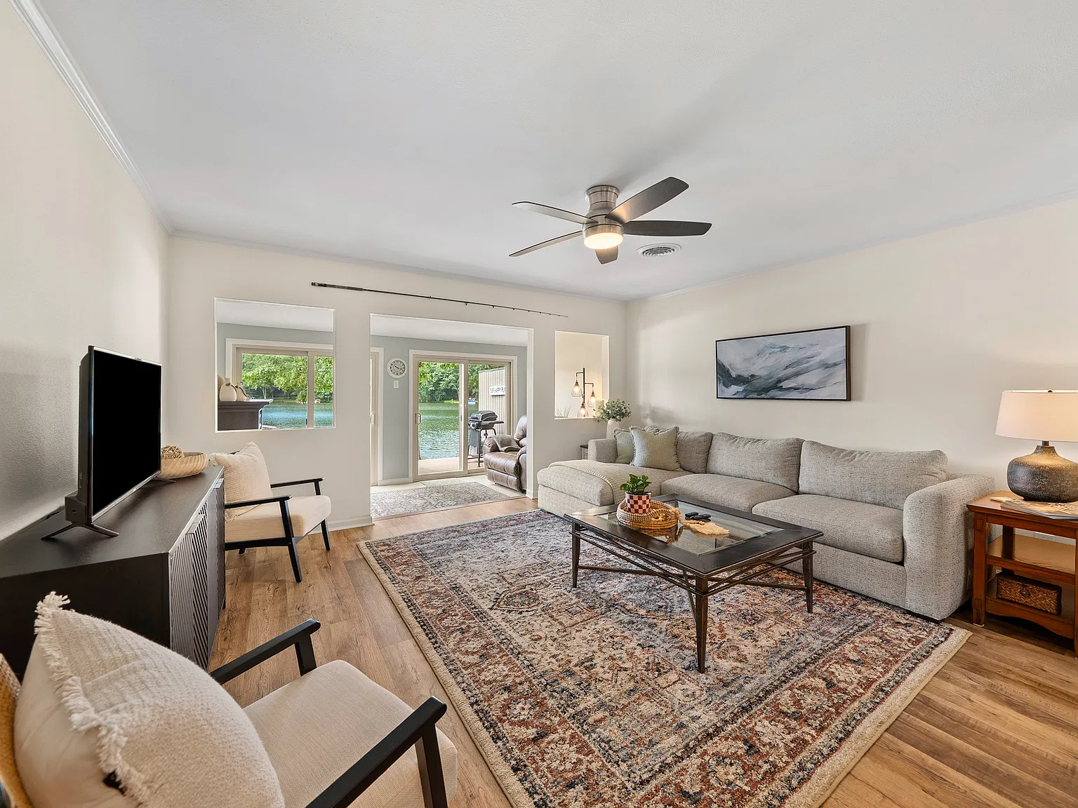 2 bed, 1.5 bath, 1380 sqft, $2,000 — Photo 2