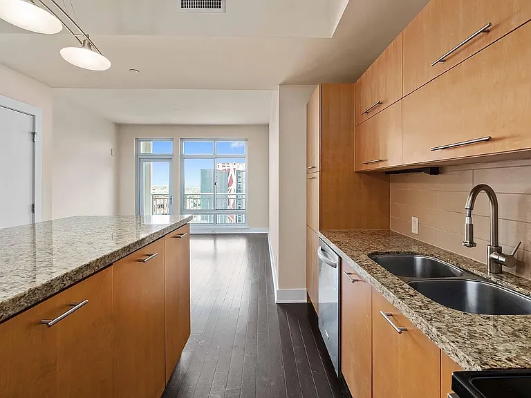 603 Davis St #1605 — Photo 2
