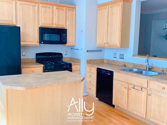 3rd image of 908 Rainier Rd #1