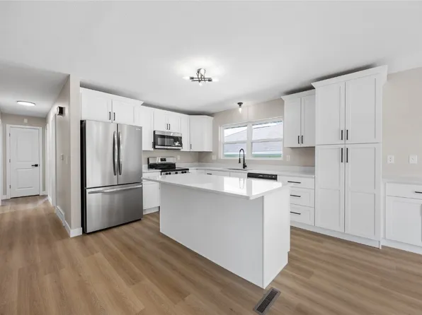 6612 Boulder Dr NW, Cedar Rapids, IA 52405