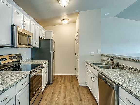 5th image of 9117 Clayton Ave #910512