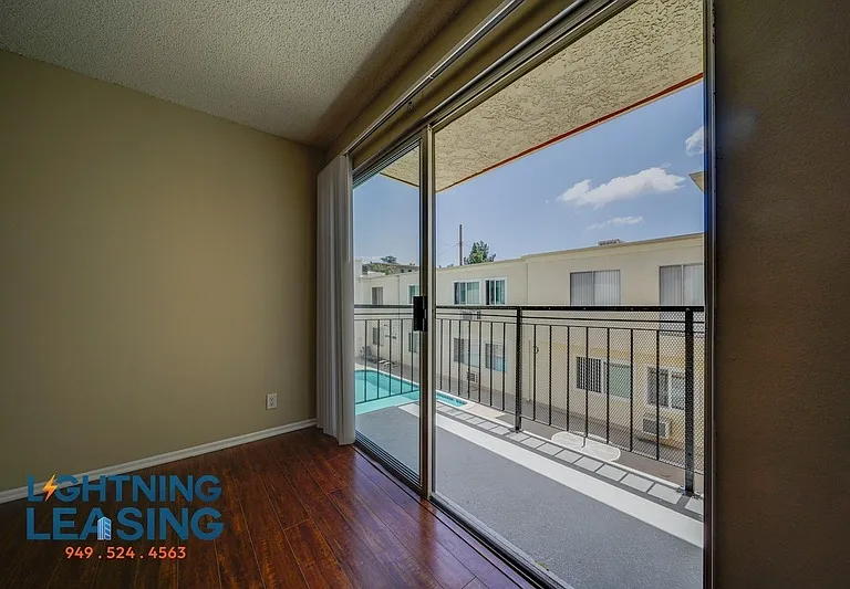 10250 Commerce Ave #216 — Photo 2