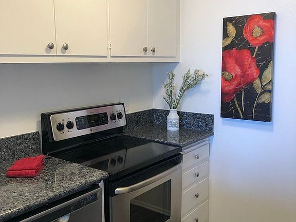 5th image of 777 Domingo Dr APT I