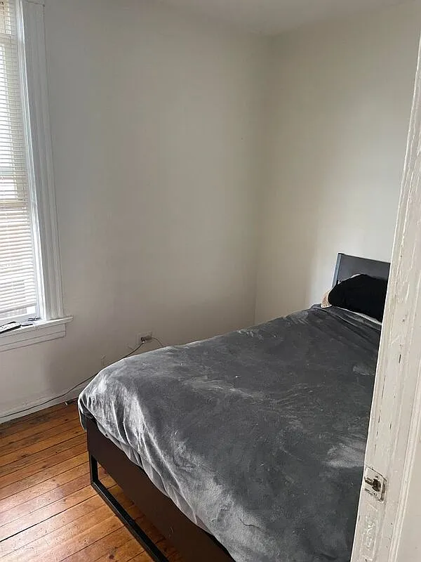 2 bed, 1.0 bath, 750 sqft, $1,300 — Photo 2