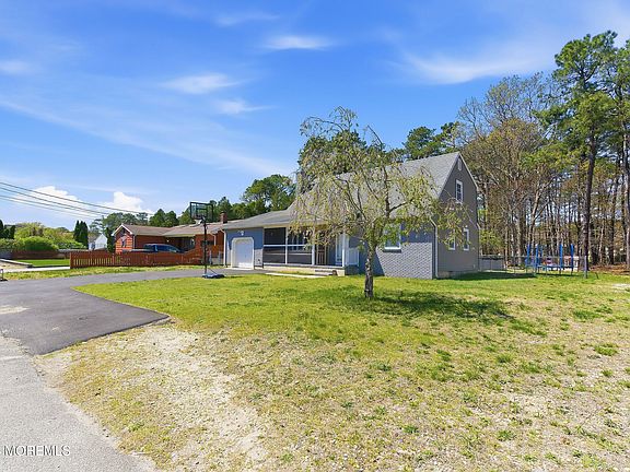 3rd image of 1546 Dee Road