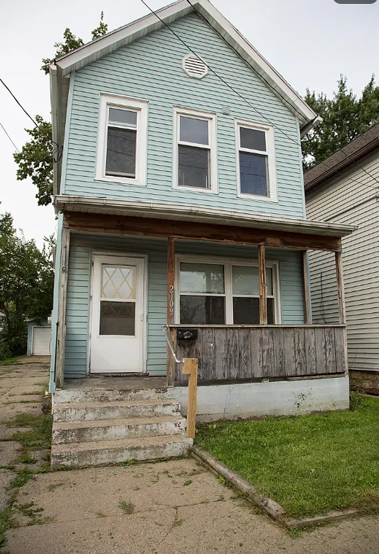 2 bedroom, 1.5 bathroom two-story home conveniently located near Bee Branch — Photo 1