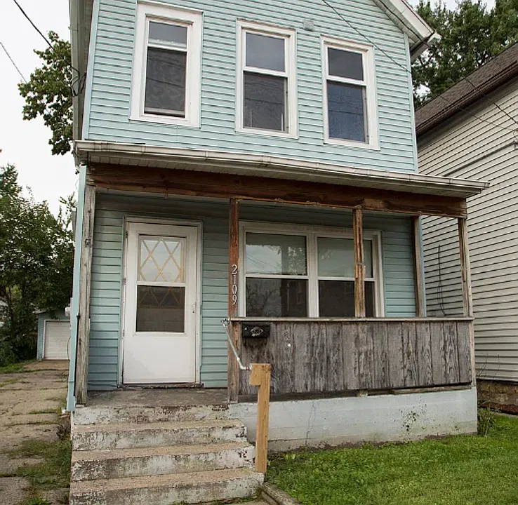 2109 Elm St