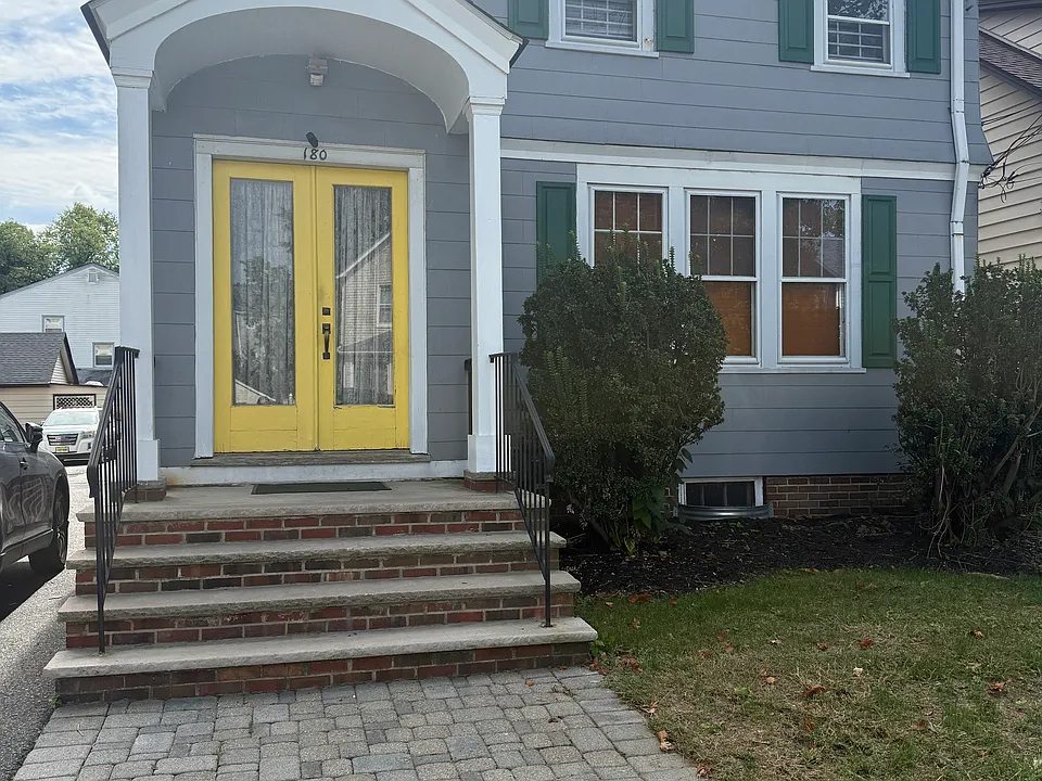 180 Jerome Pl #1