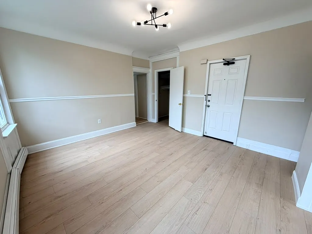 4 bed, $2,400 — Photo 3