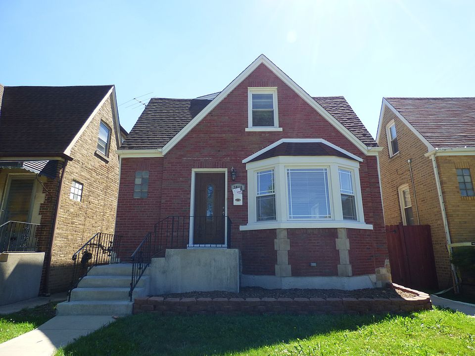 1st image of 3055 N Neenah Ave