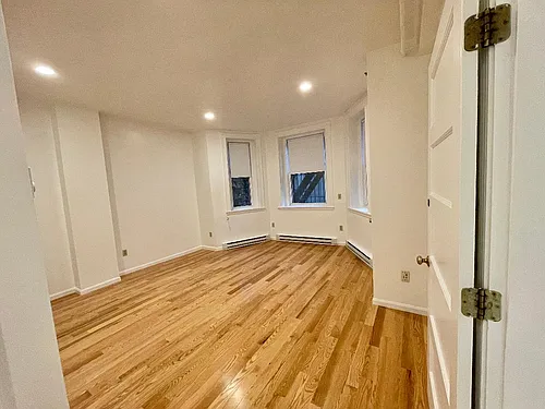 1077 Beacon St #B1 Photo 1