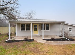 633 E Columbia Dr, Azle, TX 76020