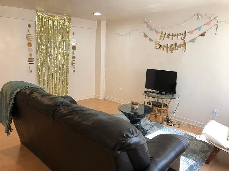 Renovated Apartment Close to VT — Photo 27