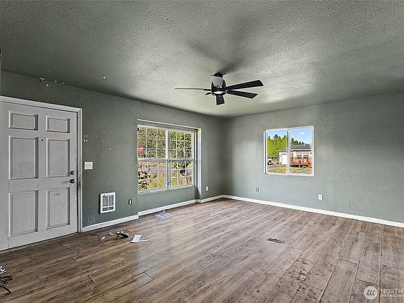 3rd image of 3176 Florida Street