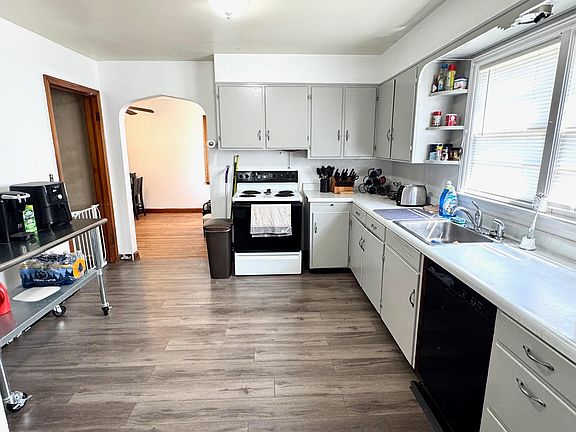 5th image of 406 3rd St NE