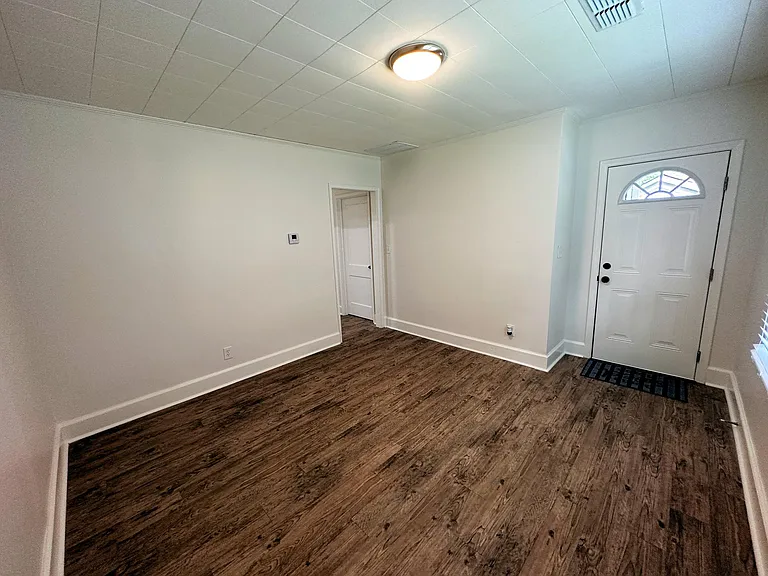 256 Bellvue Dr SE — Photo 3