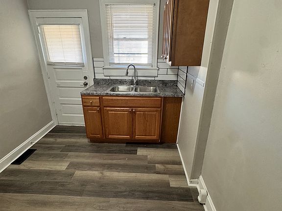 3rd image of 536 S Richardson Ave