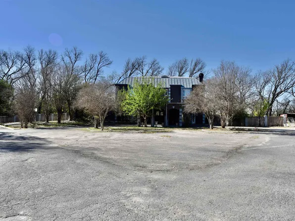 17 Pepper Ln, Del Rio, TX 78840