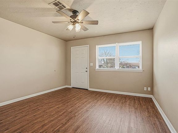 4th image of 1217 Charleston Ct