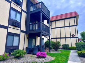 3 Loudon Dr, Fishkill, NY
