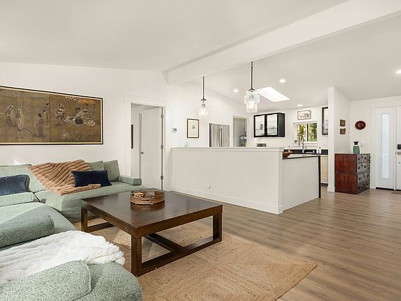 3rd image of Toe Jam Hill Rd NE