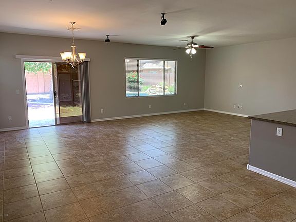 4th image of 40939 W Bedford Dr