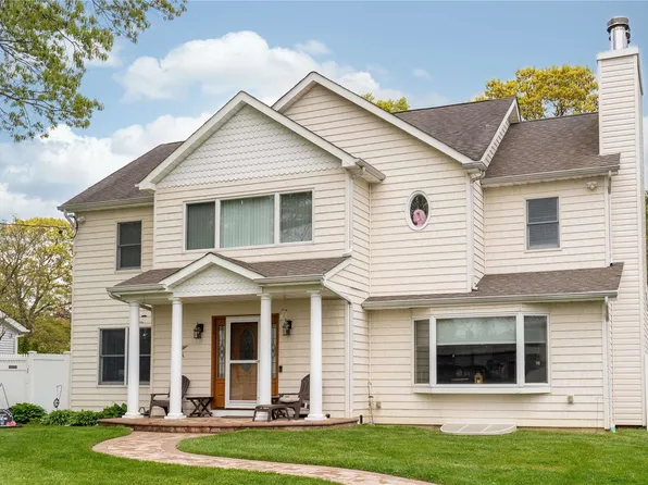 83 Hanrahan Avenue, Farmingville, NY 11738