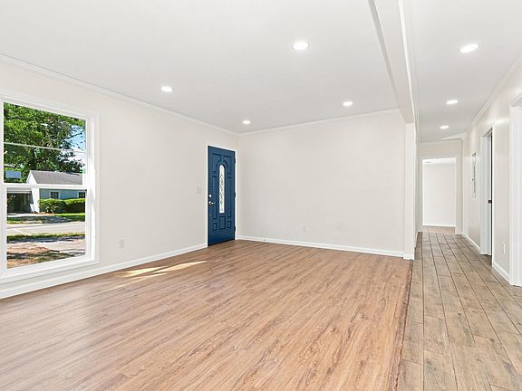 3rd image of 509 S Parkway Dr