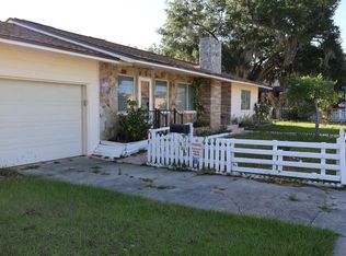 621 N Highland St, Mount Dora, FL 32757