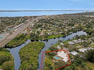 592 Hillside Ct, Melbourne, FL 32935