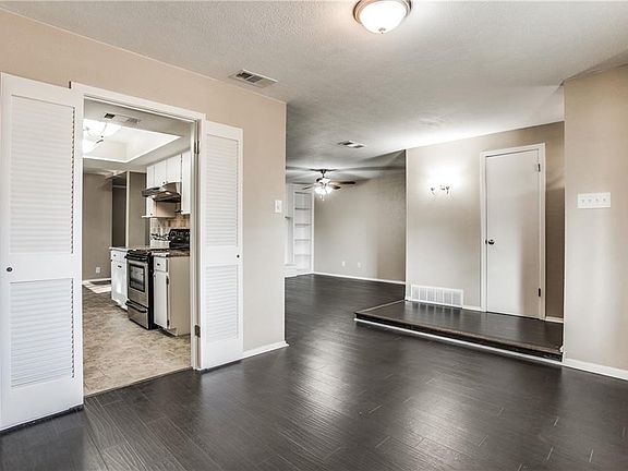 5th image of 1013 Briar Way