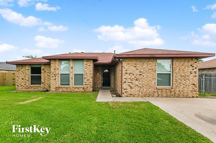 1st image of 302 Apache Dr