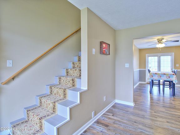 5th image of 105 Clear Lake Dr