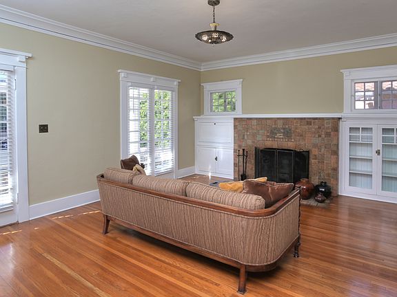 4th image of 1116 Olive St