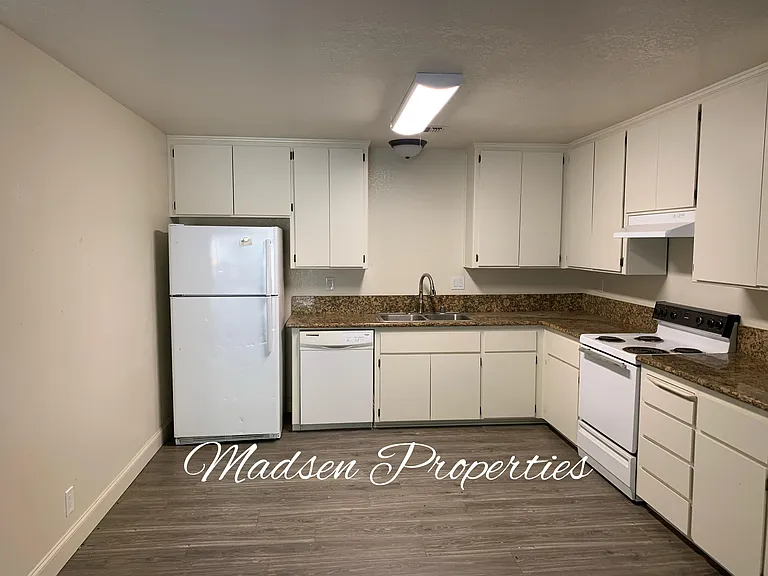 1340 West 4th Street - 4 — Photo 9