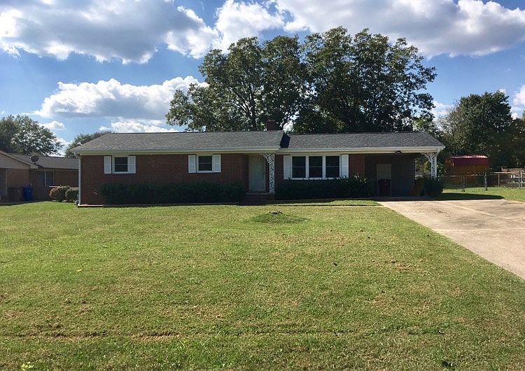 1st image of 2908 Poplar Cir