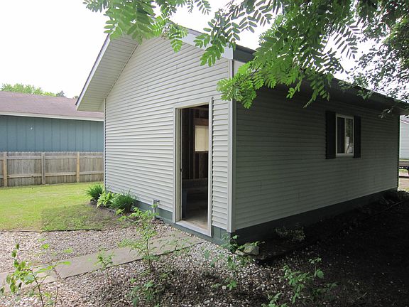 2nd image of 311 W Avenue A