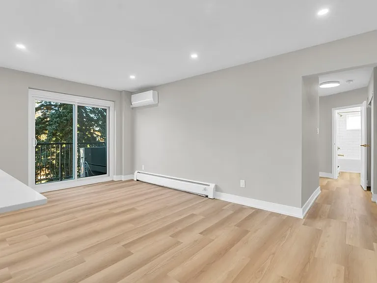 163 Macgregor Cres — Photo 7